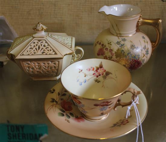 Worcester blush cup & saucer, lidded box and a jug